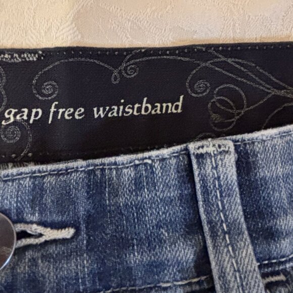 Women's Lee Platinum label denim capri.  Size 16M.  Very good condition. - Picture 4 of 8